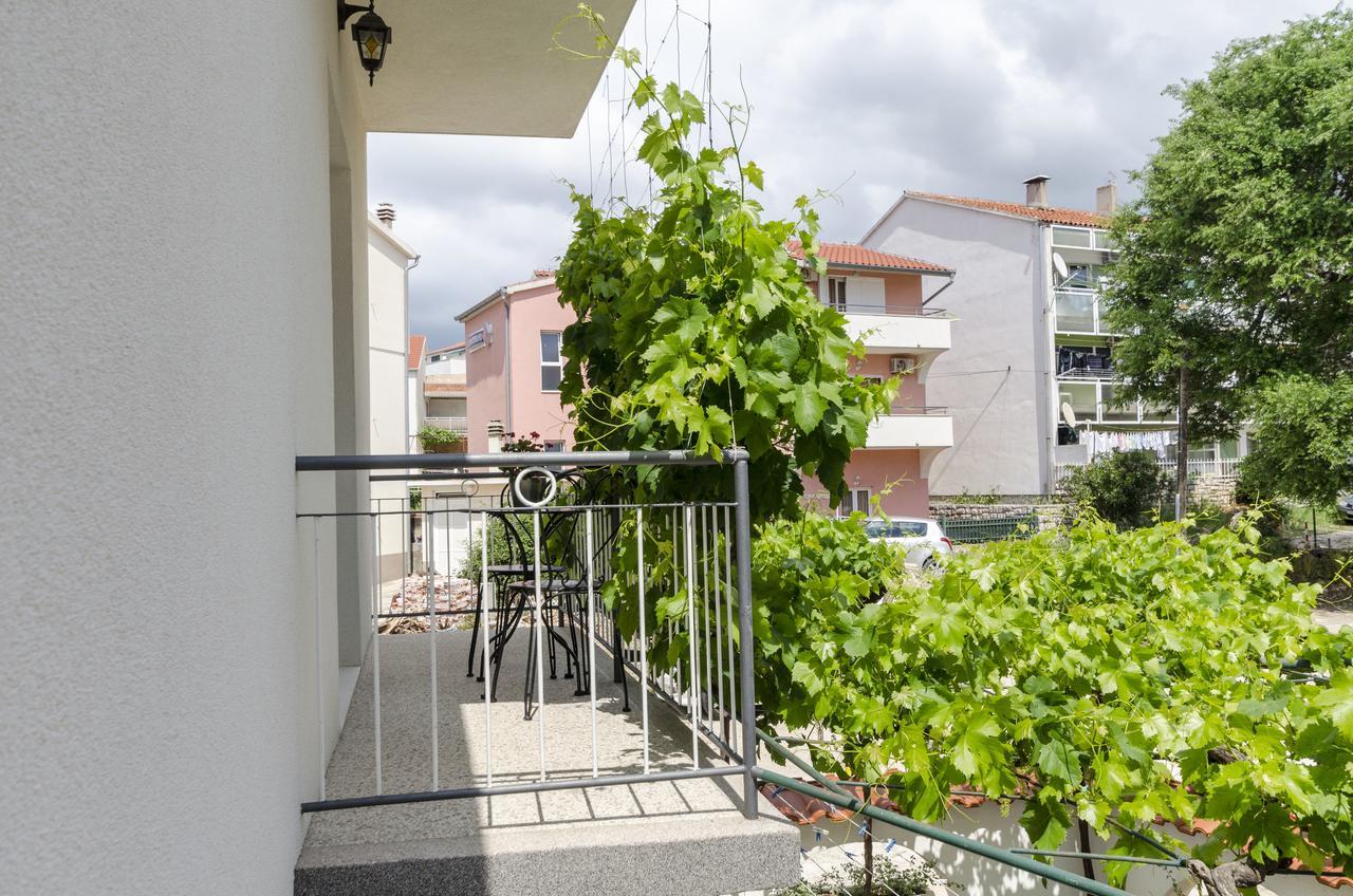 Apartment Antonija Primošten Екстериор снимка