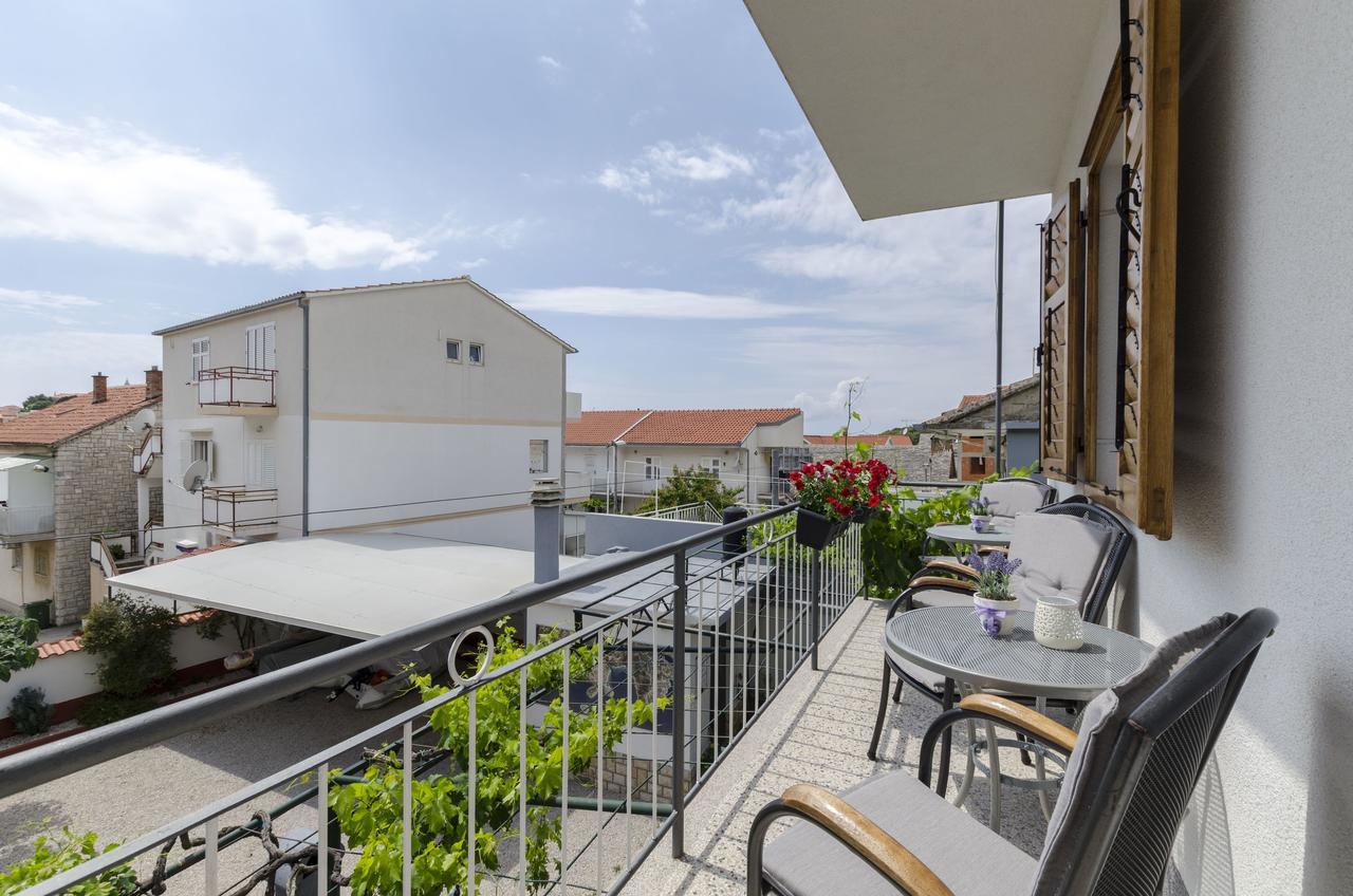 Apartment Antonija Primošten Екстериор снимка
