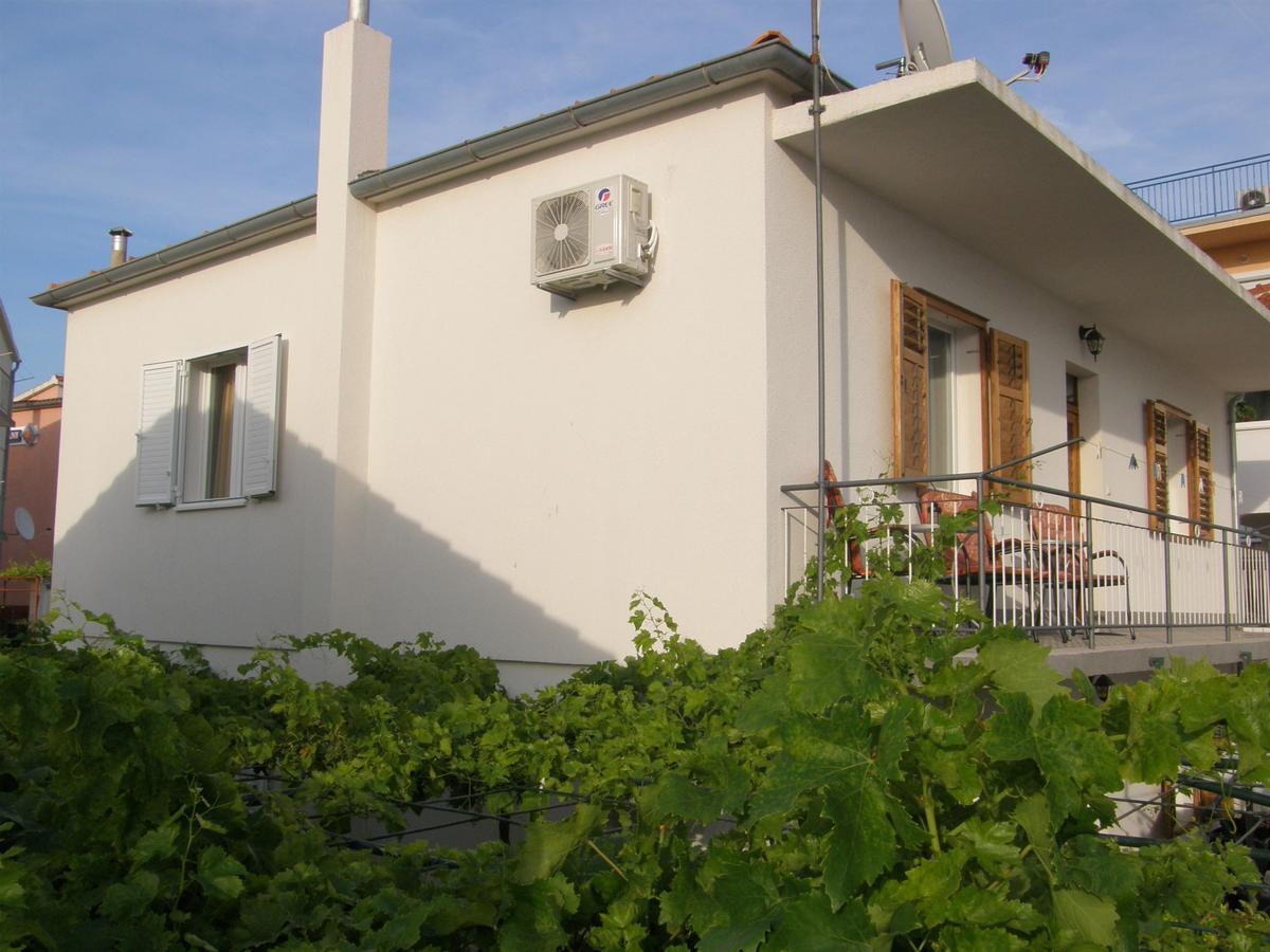 Apartment Antonija Primošten Екстериор снимка