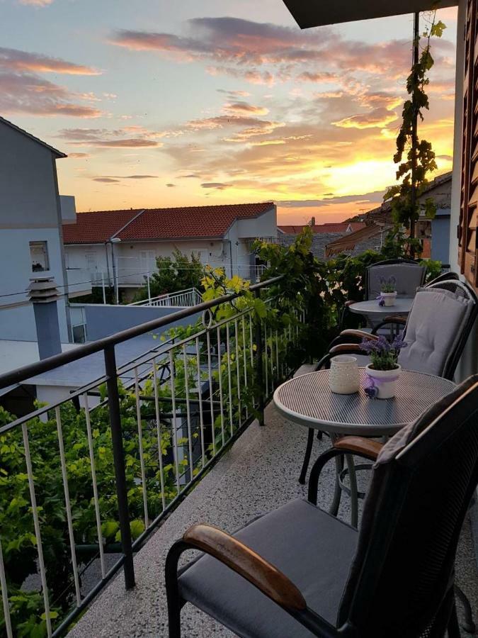 Apartment Antonija Primošten Екстериор снимка